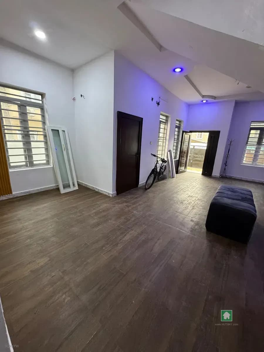 Studio Apartment Downstairs at Chevy View Estate