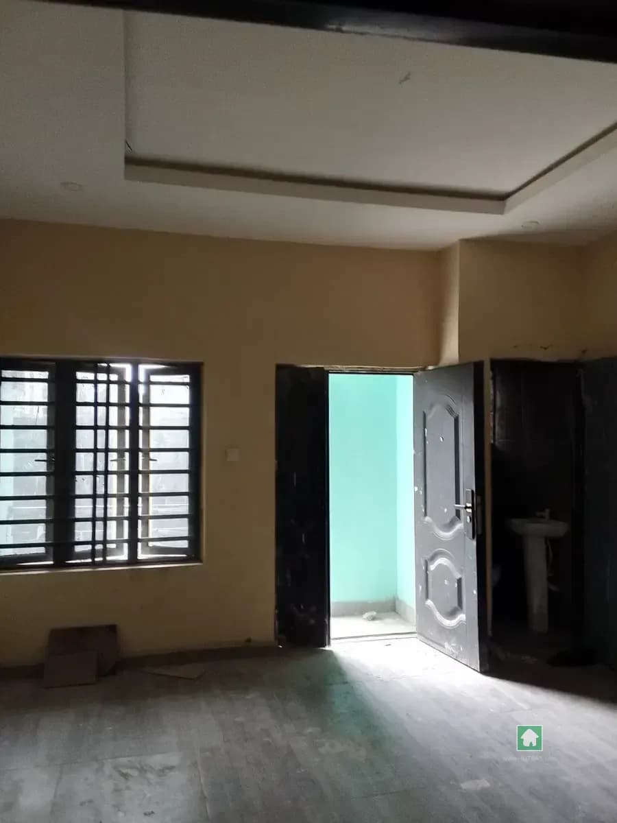 2 Bedroom Flat in Secure Lakowe Estate