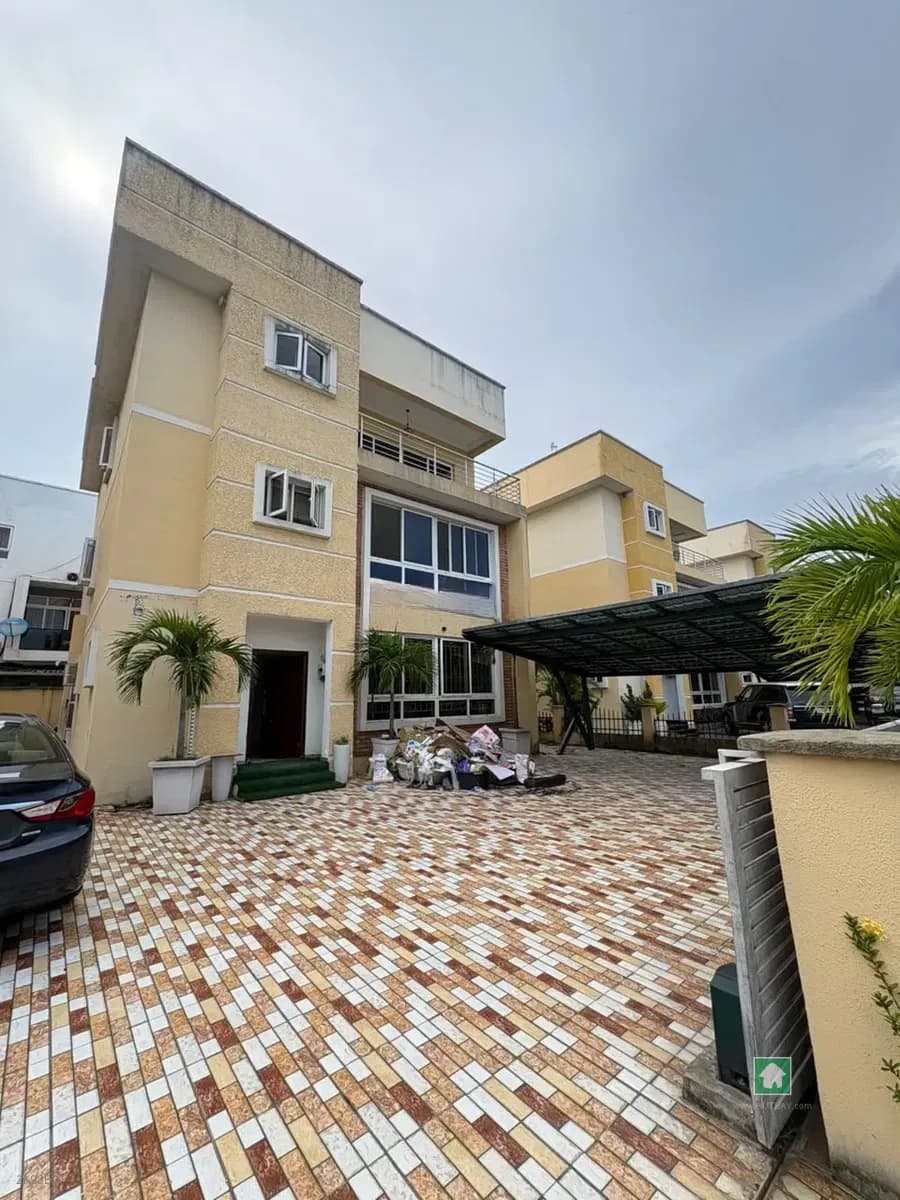 6-Bedroom Detached House in Osapa, Lekki