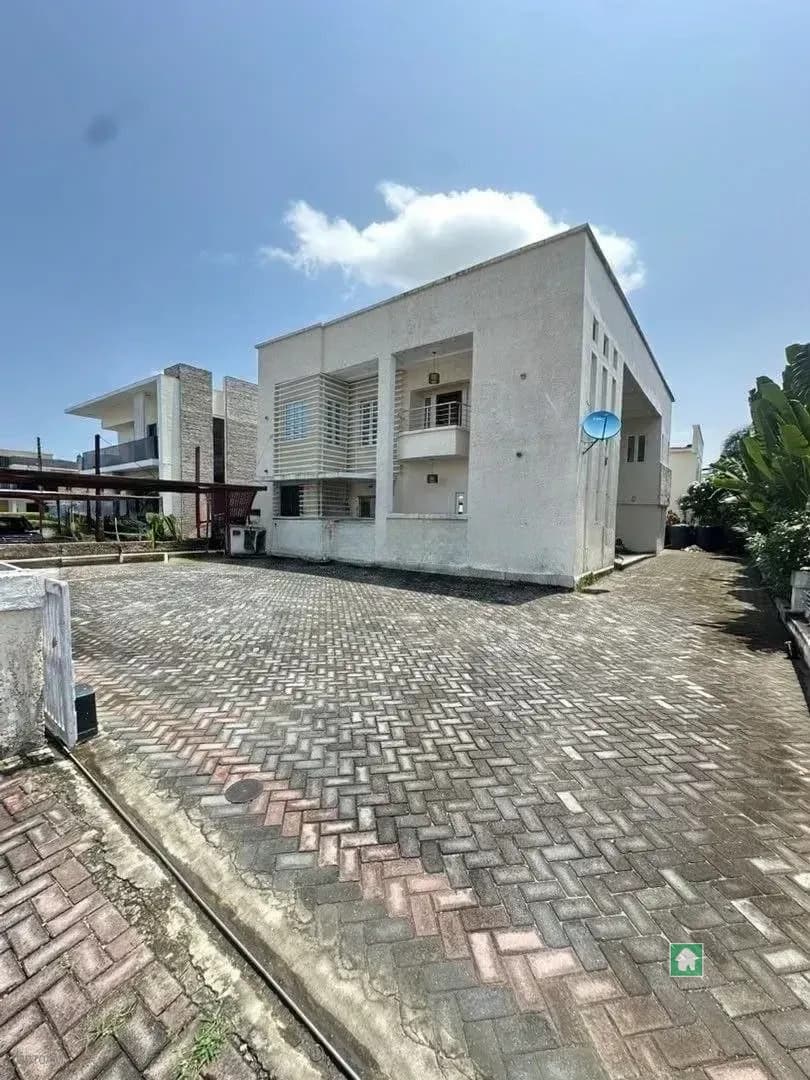 Lekki Gem: 4-Bedroom Detached House on Chevron Drive