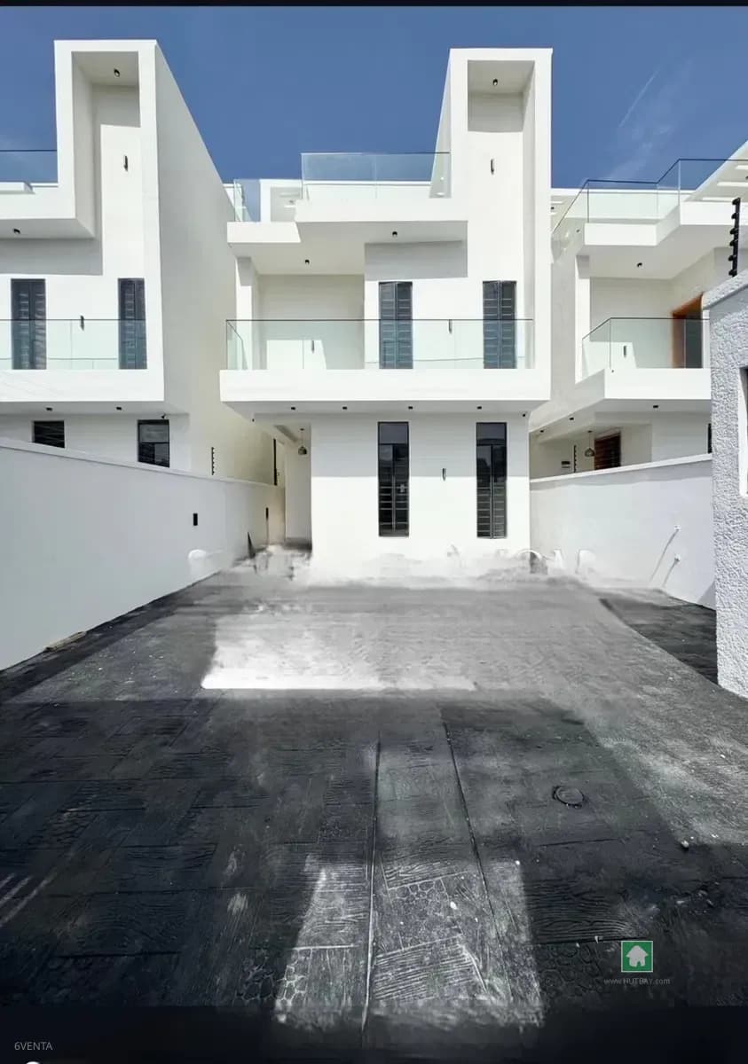 5 Bedroom House in Ikota, Lekki