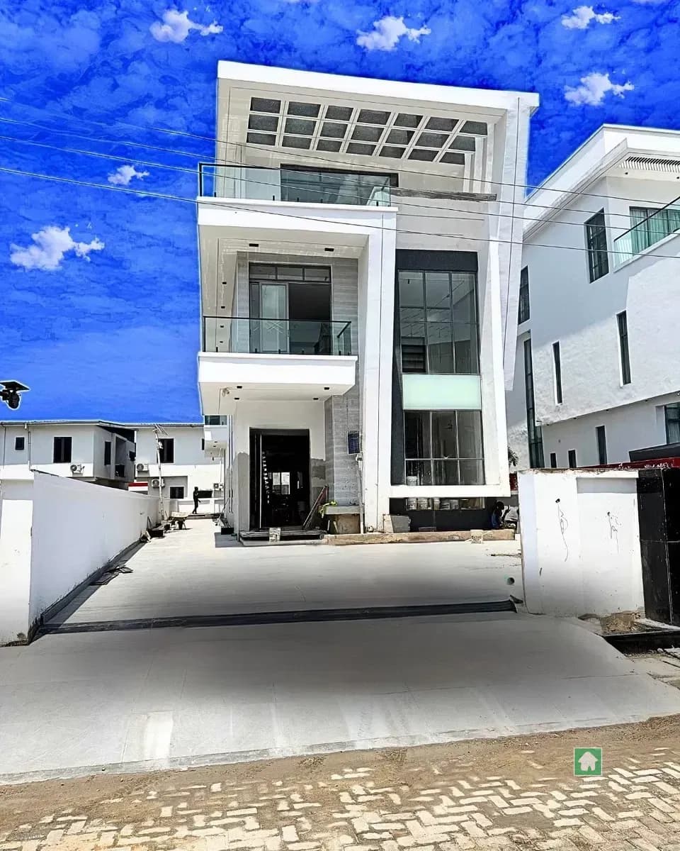 5 Bedroom Detached Duplex in Osapa, Lekki