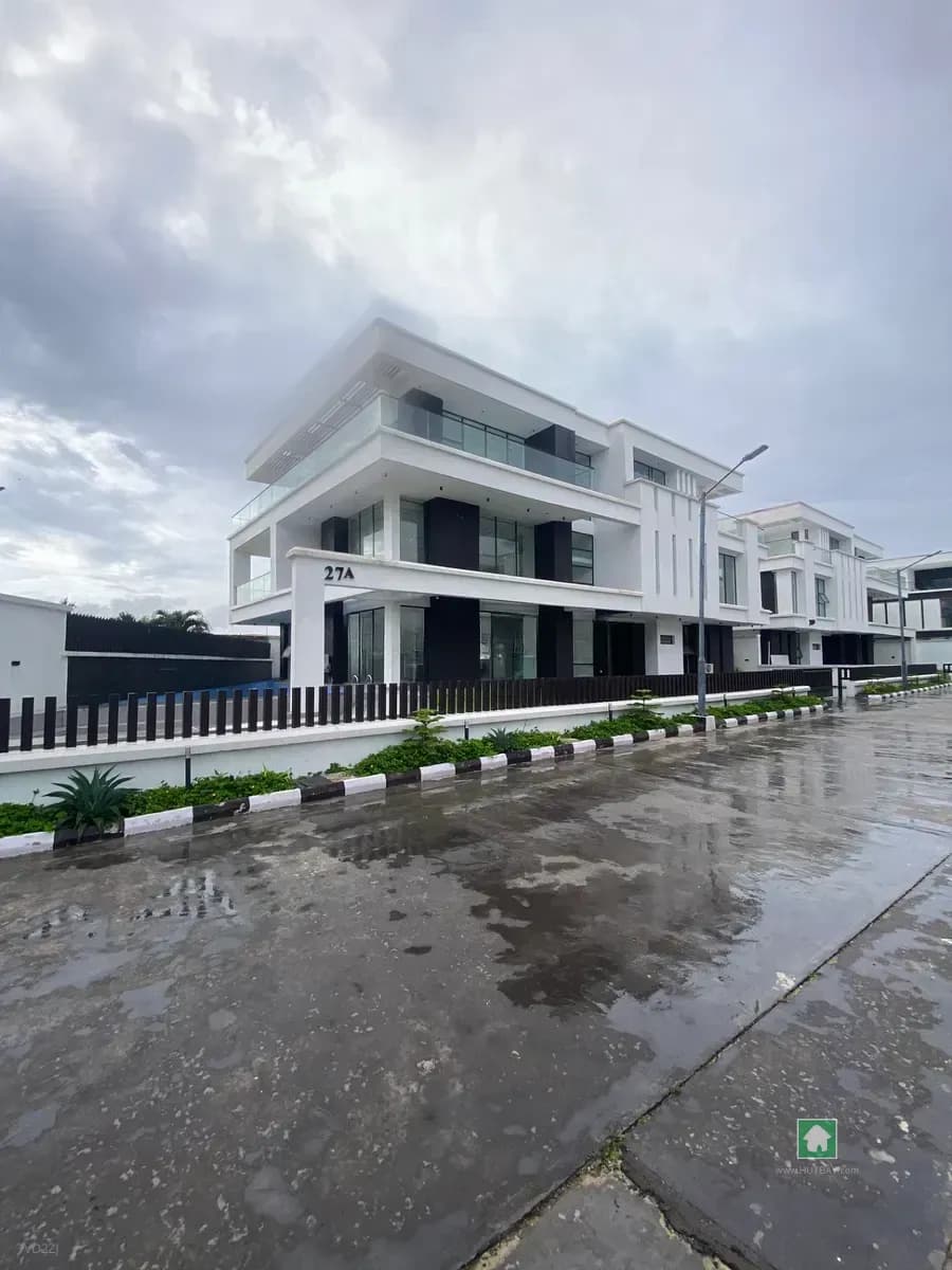 5-Bedroom Detached House in Lekki, Lagos
