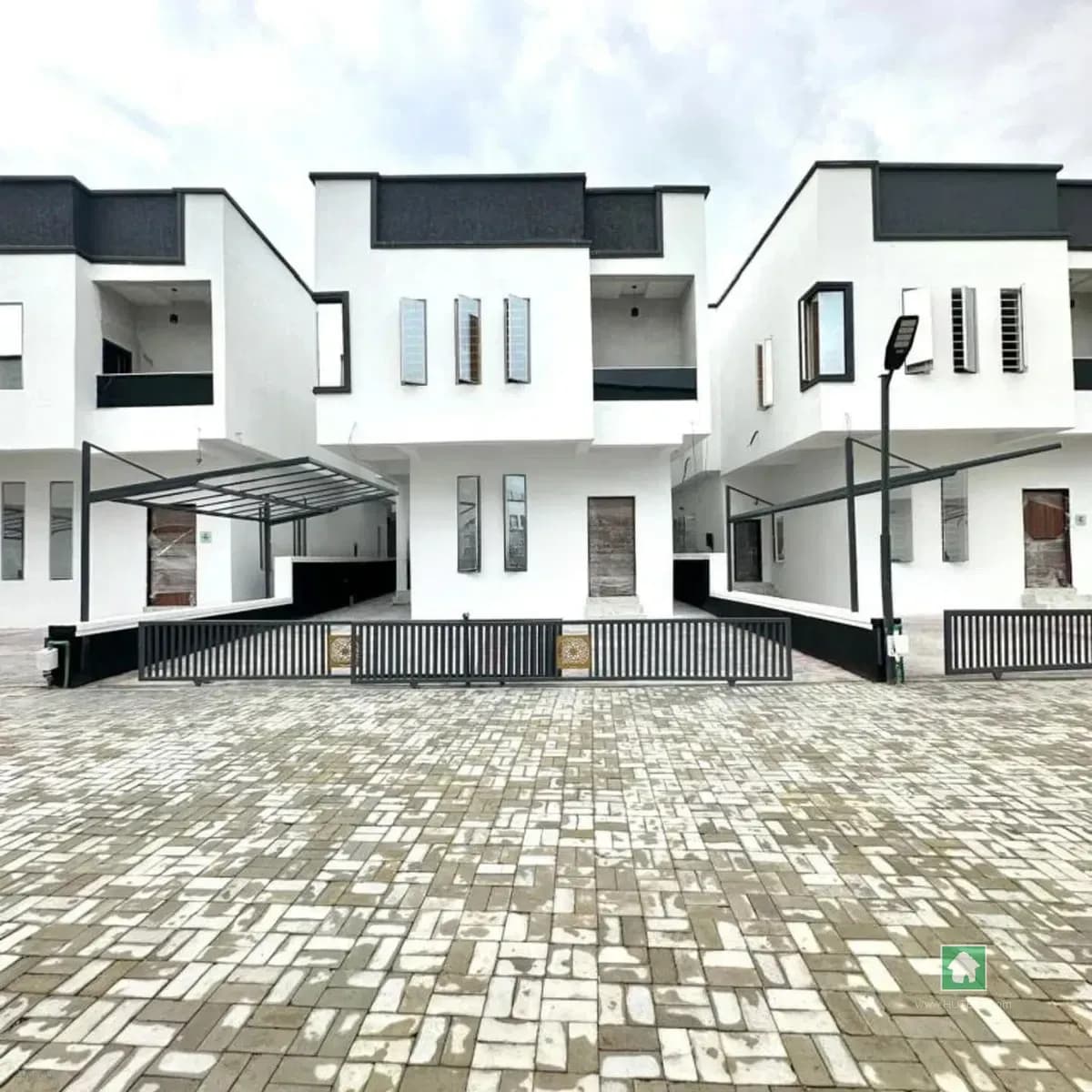 4-Bed Detached Duplex in Ikota, Lekki