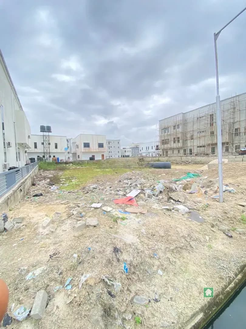 Spacious 600sqm Land for Sale in Lafiaji, Lekki