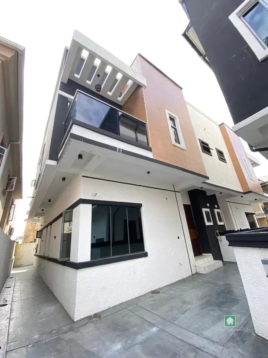 Spacious Semi-Detached 4-Bedroom Home in Lekki