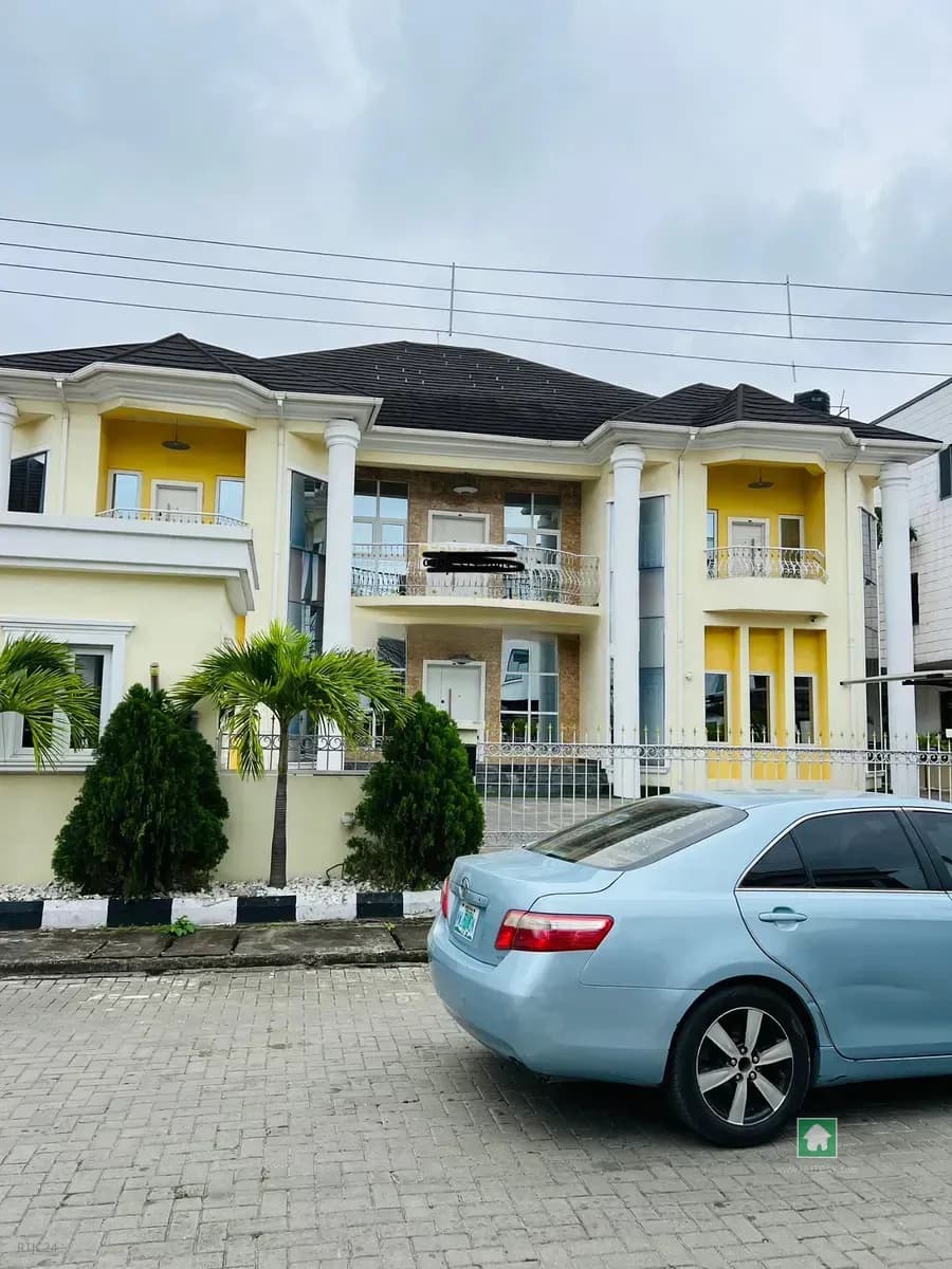 8-Bedroom Detached Home in Osapa, Lekki