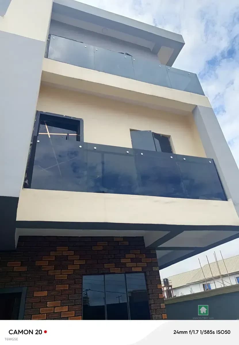 3-Bedroom Flat Apartment for Rent in Itire Ikate, Surulere
