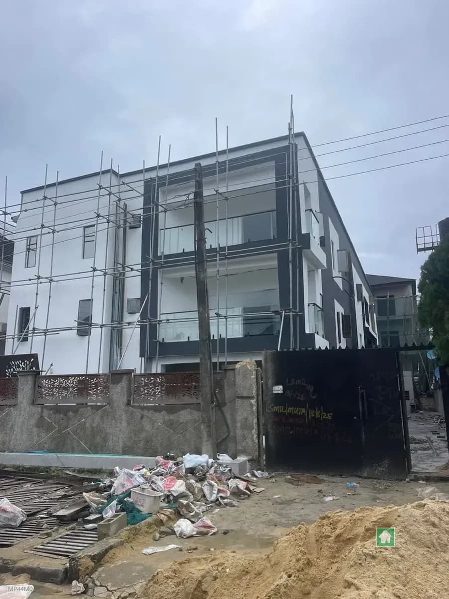 3 Bedroom Flat Apartment for Rent in Lekki