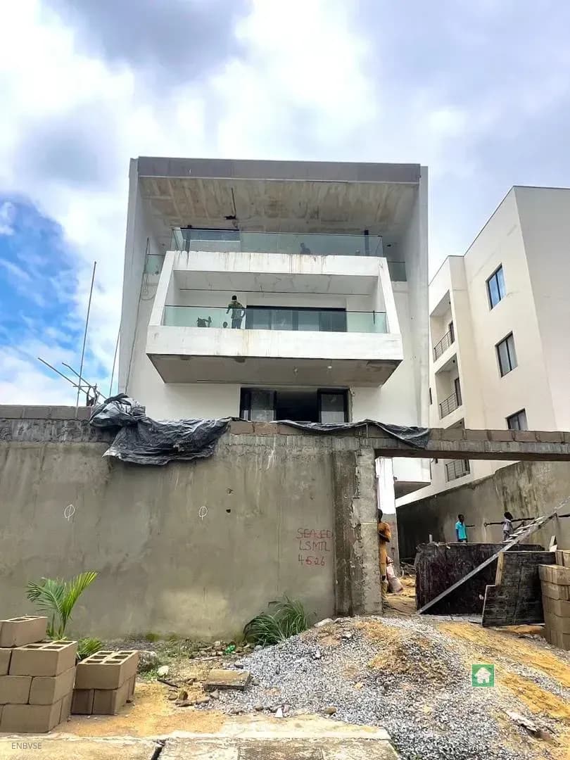 5-Bedroom Fully Detached House with 2-Room BQ - Banana Island Estate