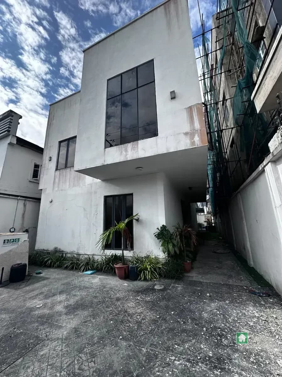 For Rent: 4-Bedroom Detached Duplex in Lekki Phase 1