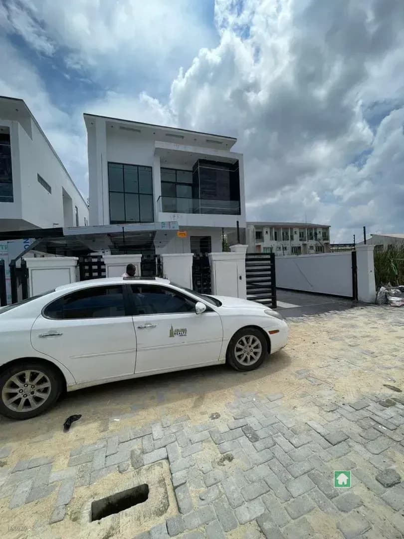 2nd Tollgate, Lekki - 5 Bedroom Detached Duplex with Pool and Bq