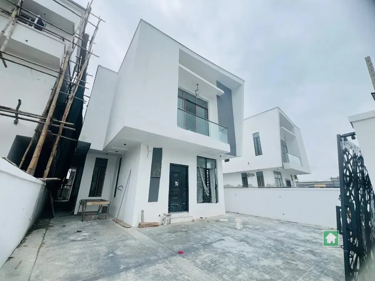 Detached Duplex in Lekki, 5 Bedrooms, 5 Bathrooms, Fully Fitted