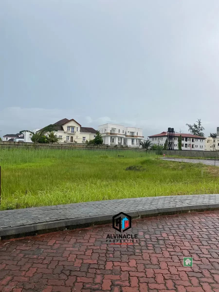 586 Sqm Land in Osapa London, Lekki