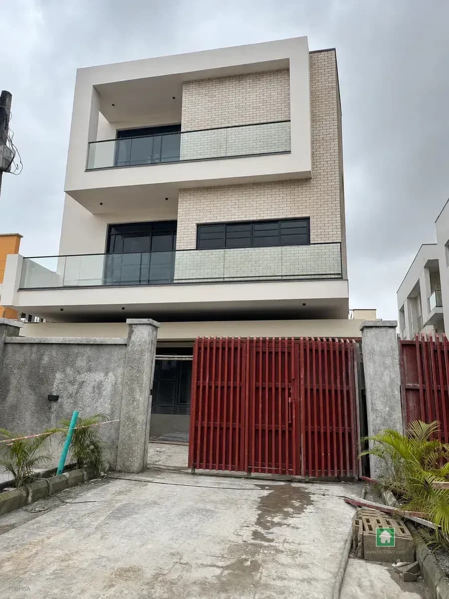 5 Bedroom Detached House in Lekki Right, Lagos