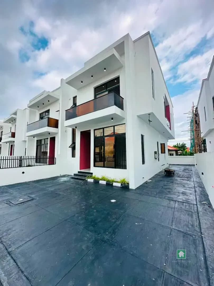 4 Bed 4 Bath 5 Toilet Semi Detached in Sangotedo, Ajah