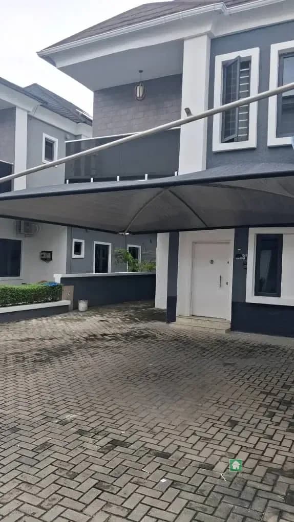 Semi Detached in Victoria Crescent 3, Lekki