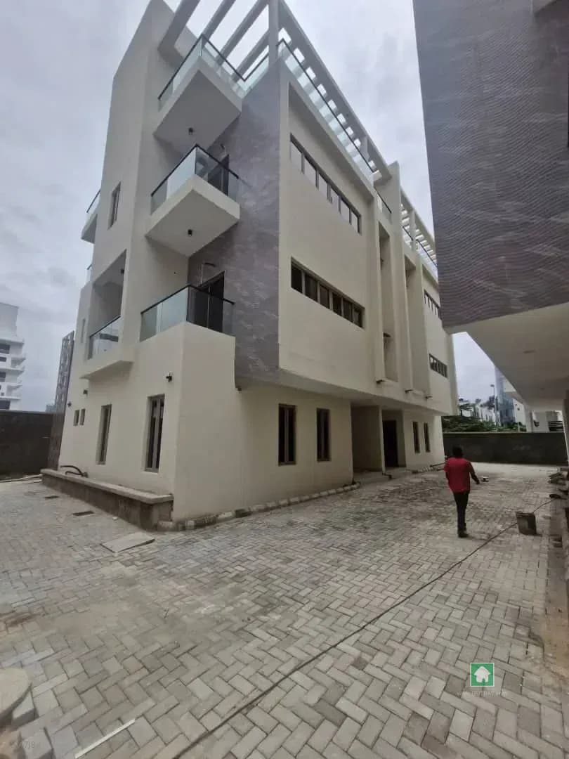 Banana Island Detached Home in Ikoyi
