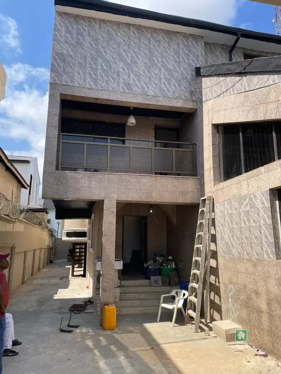 3 Bedroom Flat Apartment for Rent in Surulere, Lagos