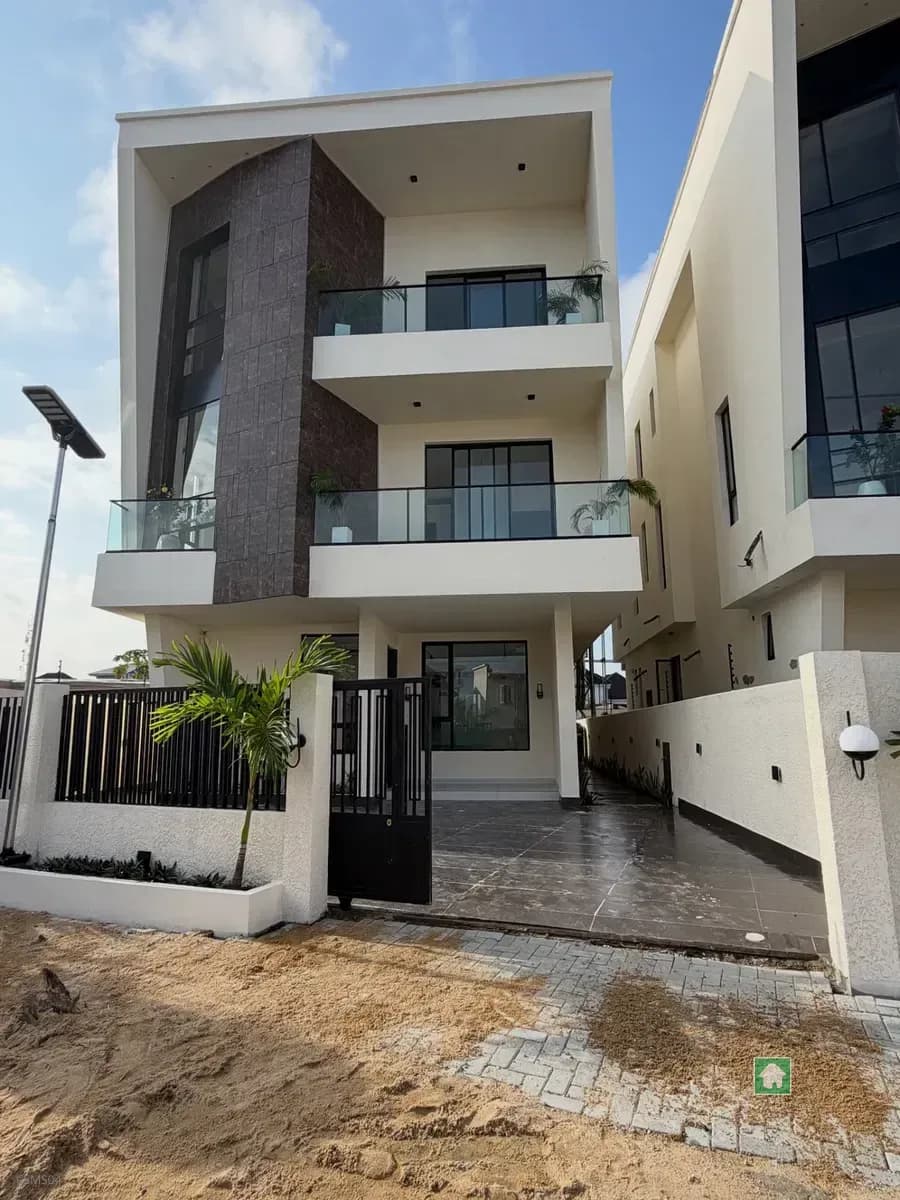 Five-Bedroom Detached Duplex in Lafiaji, Lekki