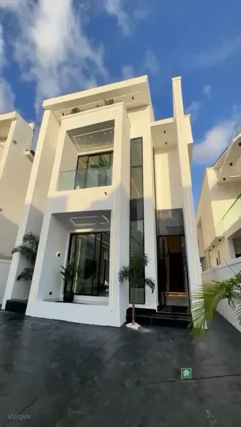 5 Bedroom Detached House for Sale in Captains Court, Ajah, Lagos