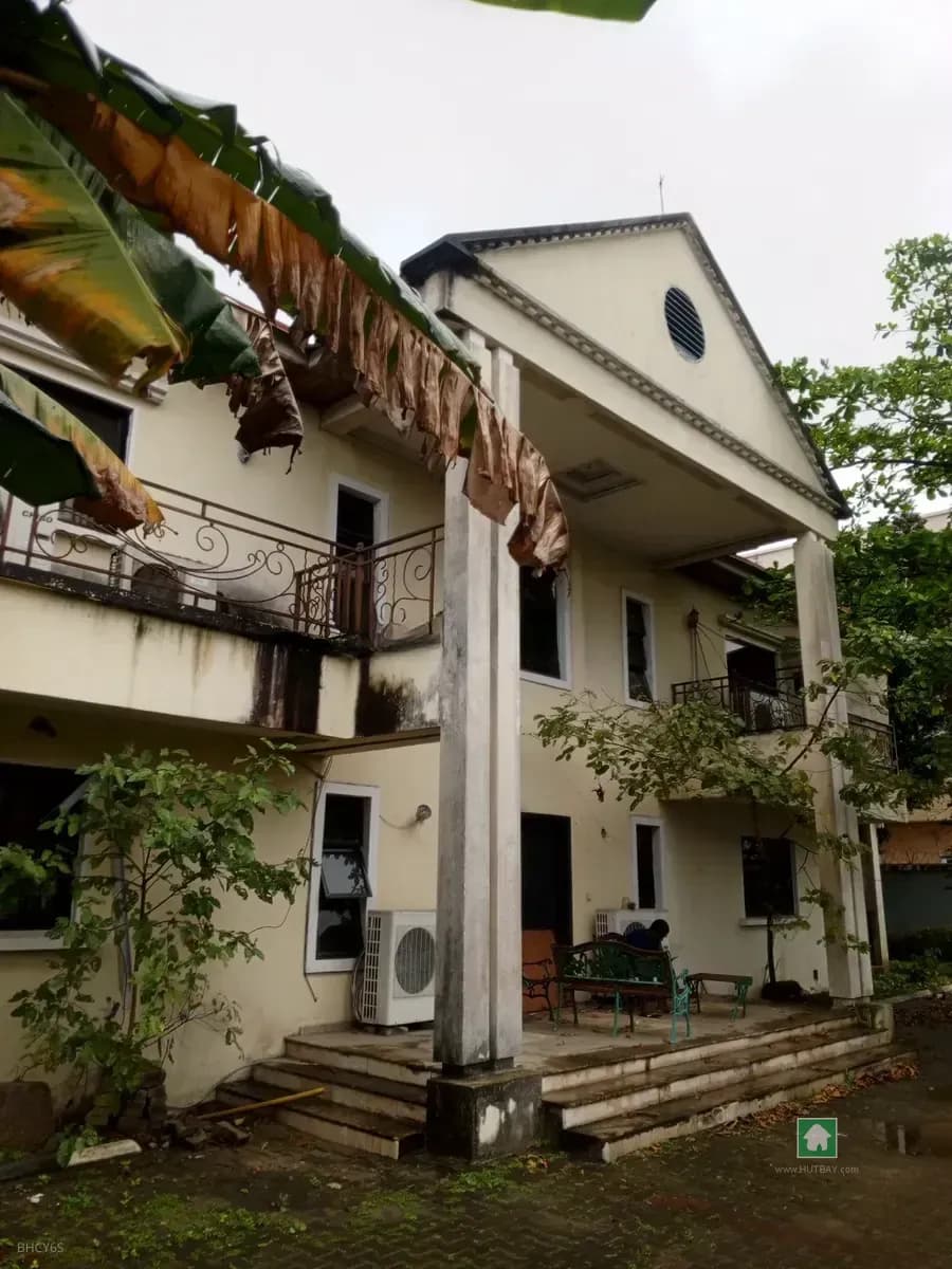 7-Bedroom Detached Duplex for Commercial Use in Lekki Phase 1