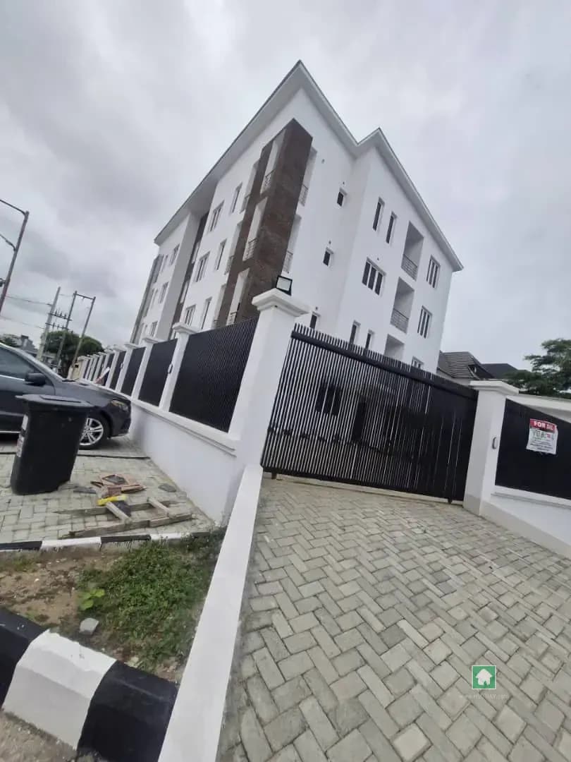 Oniru Terrace Home with 5 Bedrooms, 5 Bathrooms, and 6 Toilets
