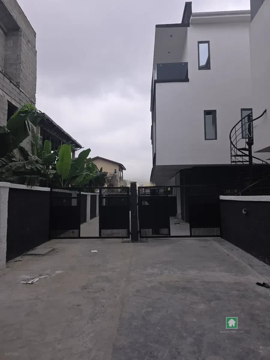 4 Bedroom Semi Detached House in Ogudu GRA, Lagos