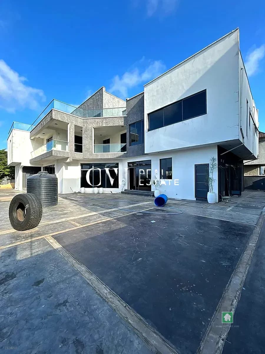 6-Bedroom Fully Detached Duplex in Secure Lekki Estate