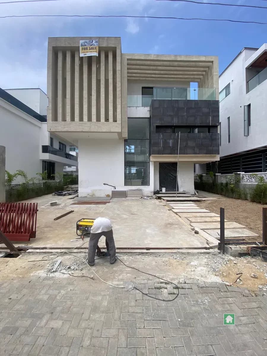 Five-Bed Detached Home in Osapa, Lekki