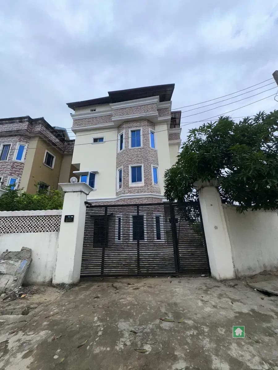 5 Bedroom Detached Home in Secure Lekki Estate