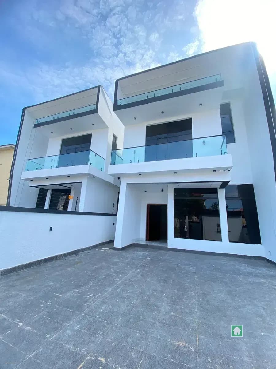 5 Bedroom Detached Duplex in Ikota, Lekki