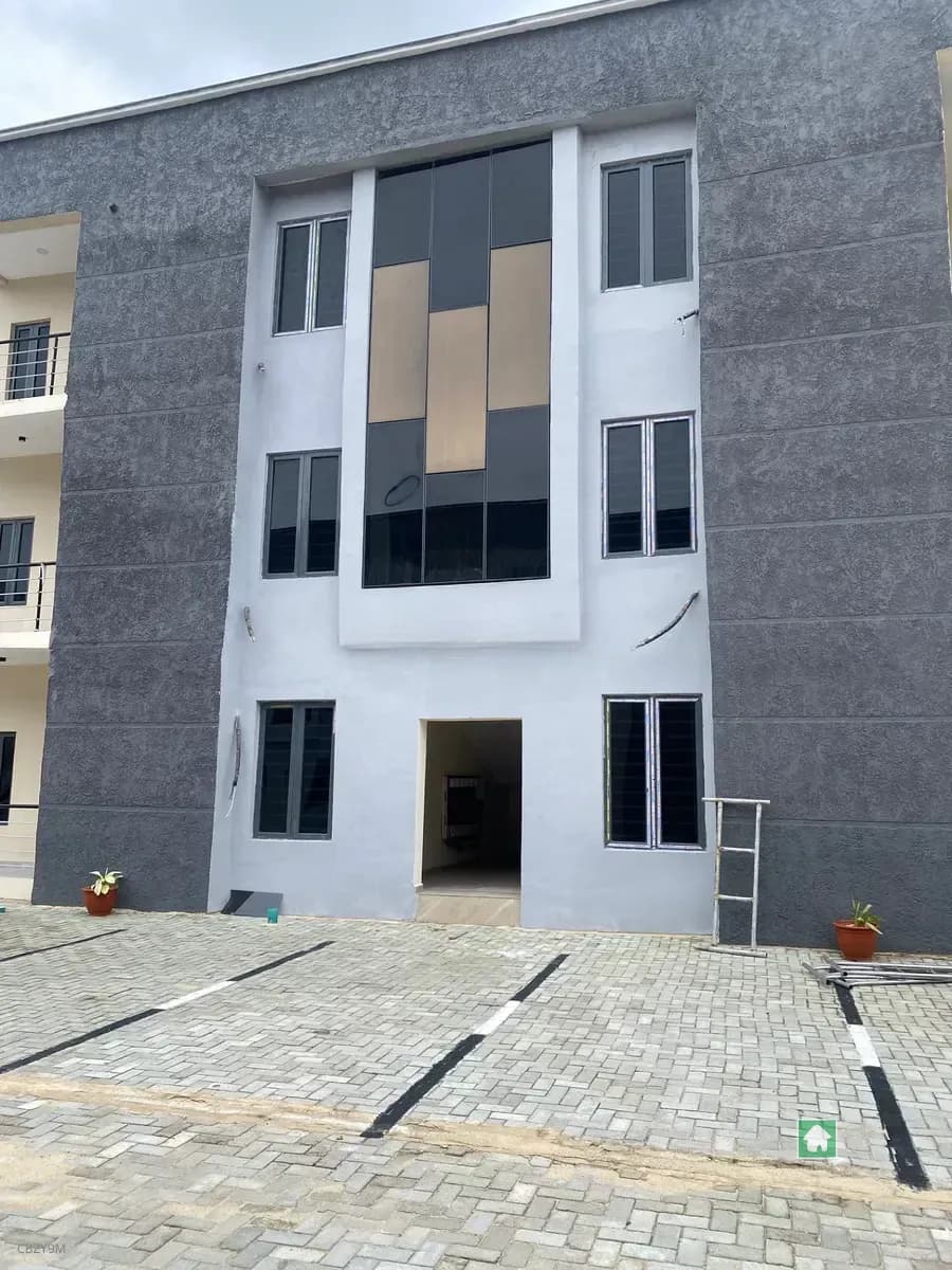 Crest Court Flat Apartment for Rent