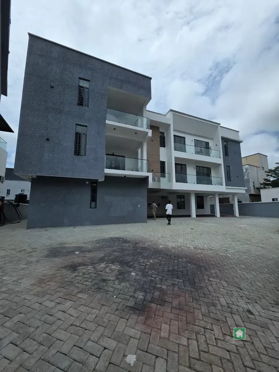 3 Bedroom Flat in Osapa, Lekki