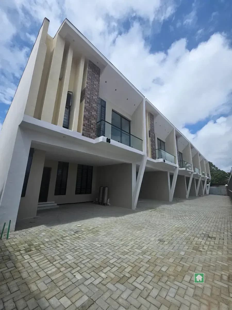 4 Bedroom Terrace in Thomas Estate, Ajah