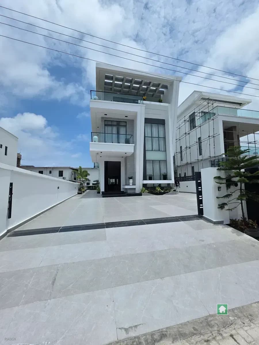 5-Bed Detached House in Osapa, Lekki