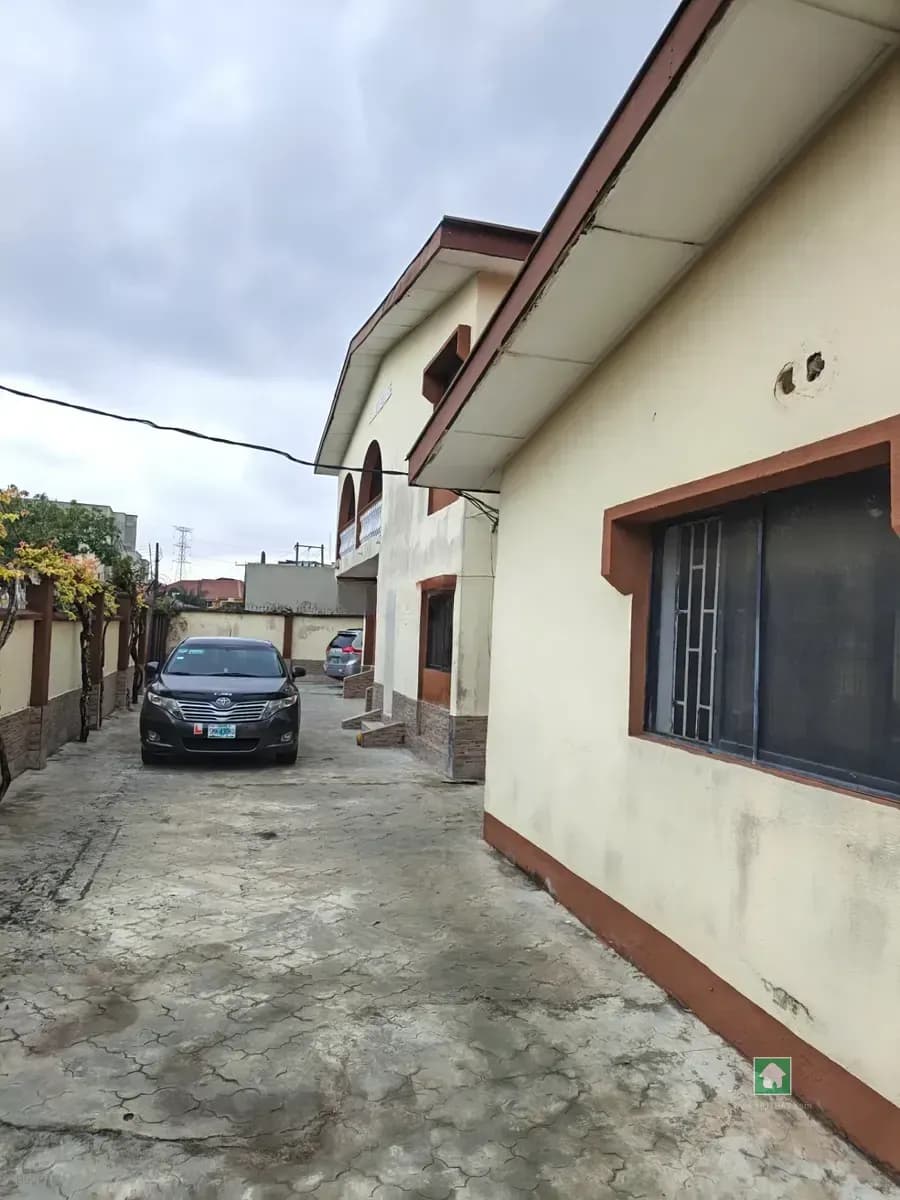 3 Bedroom Flat Apartment for Rent in Igbo Efun, Lekki