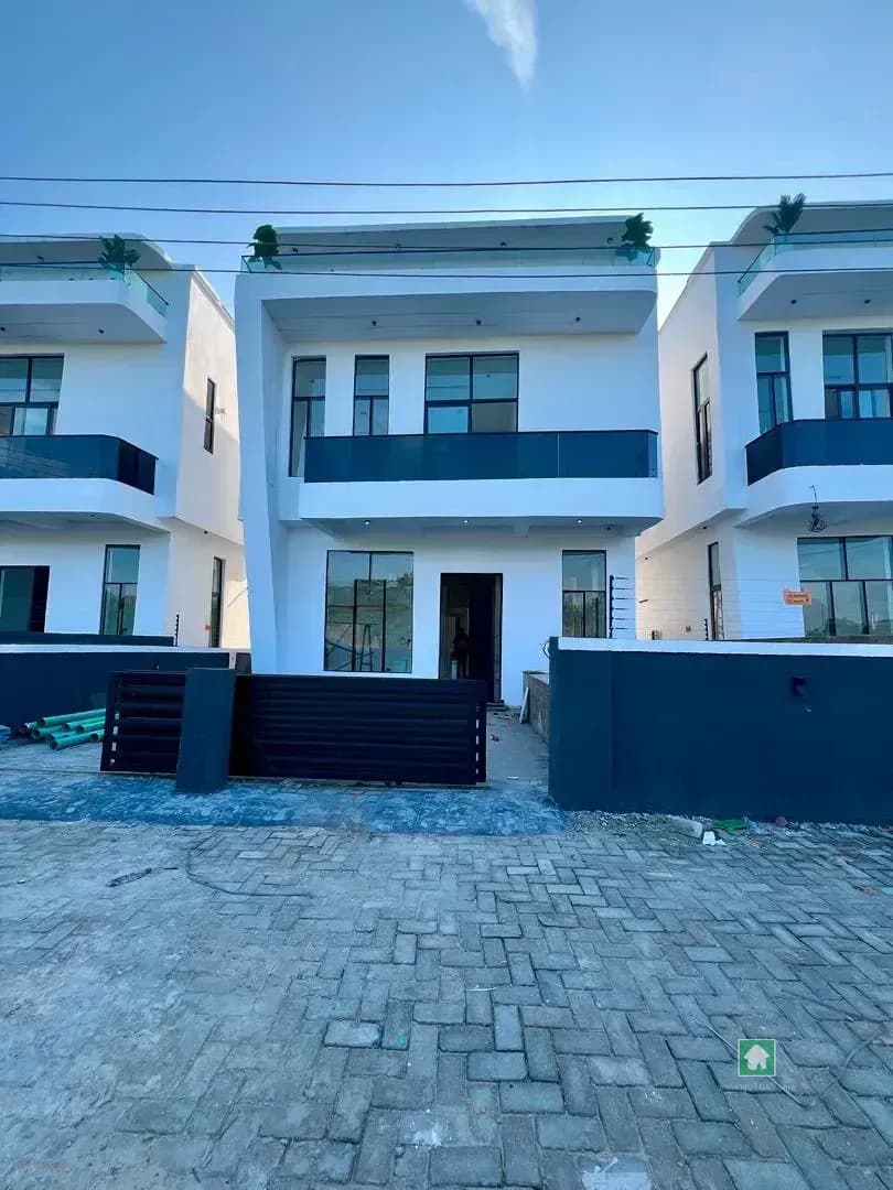 4-Bed Detached House with Swimming Pool in Sangotedo