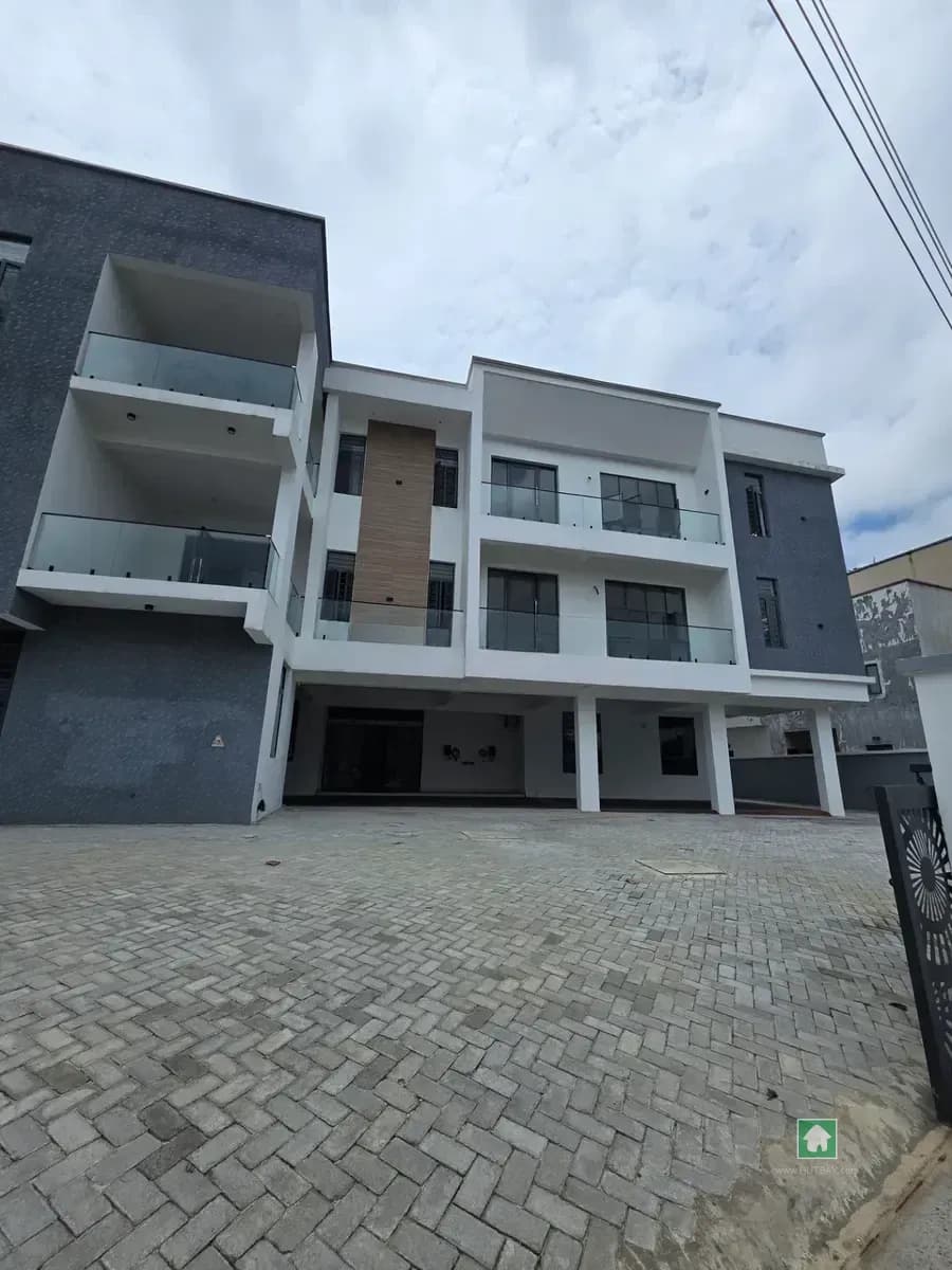 2 Bedroom Flat in Osapa, Lekki