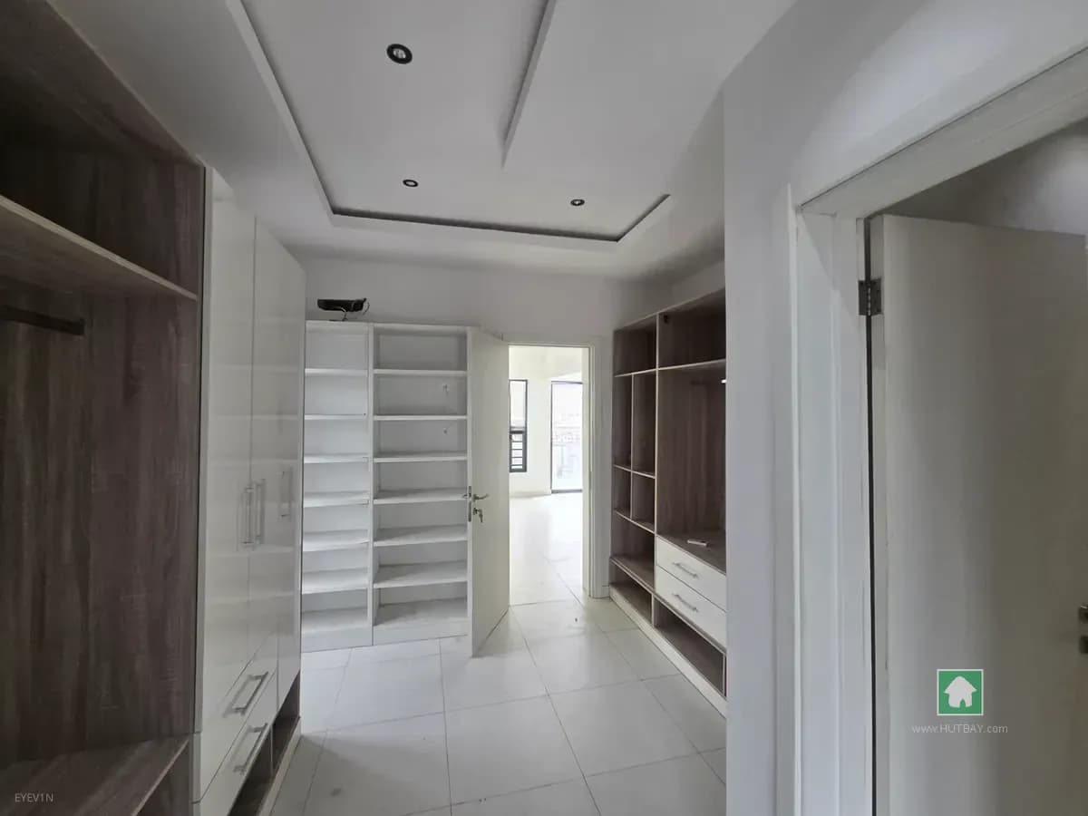 For Rent: 5-Bedroom Detached House in Lekki Phase 1