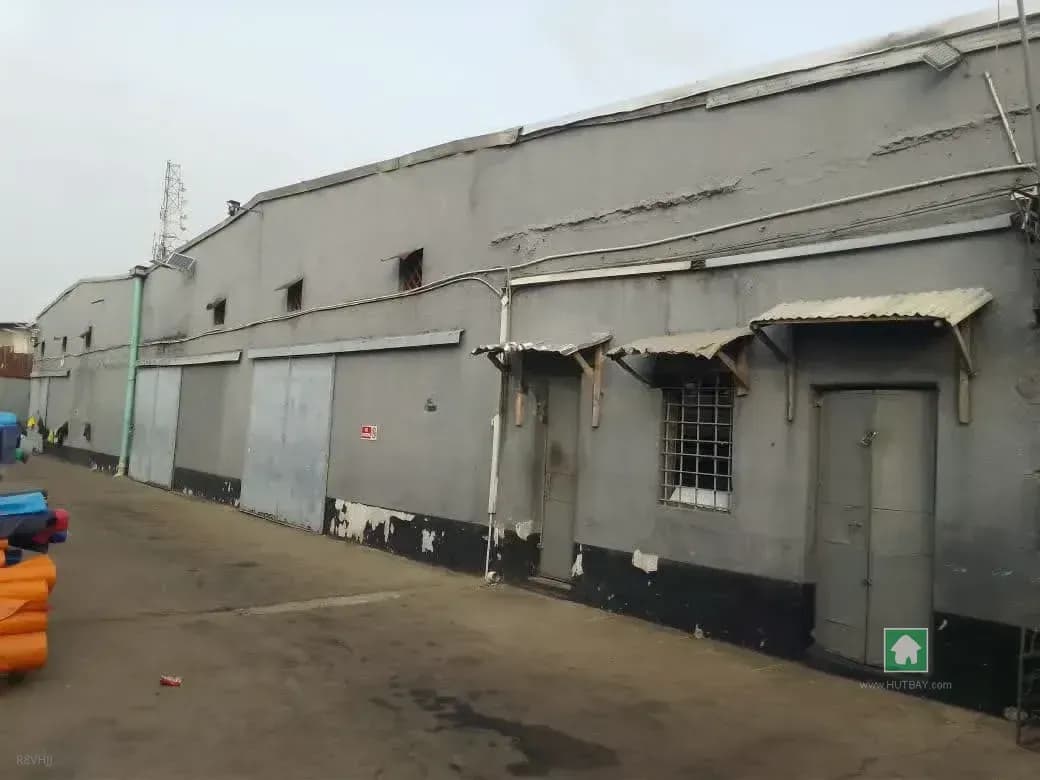 Warehouse on 1443sqm in Agege Motor Road, Mushin