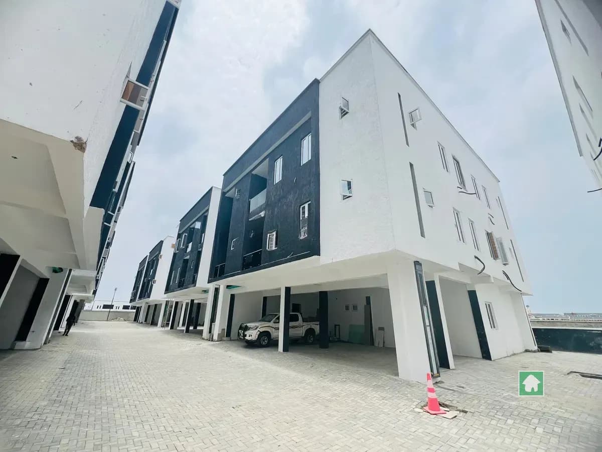 2 Bedroom Flat in Abraham Adesanya, Lekki