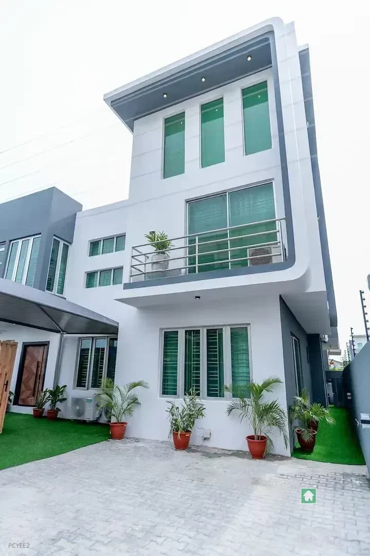 For Sale: 4-bedroom Bungalow in Ikate, Lekki