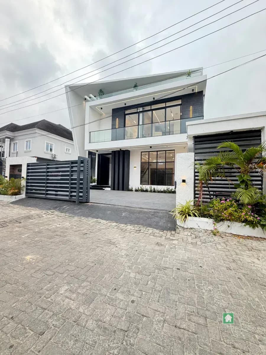 5 Bedroom Detached House in Sangotedo, Ajah, Lagos