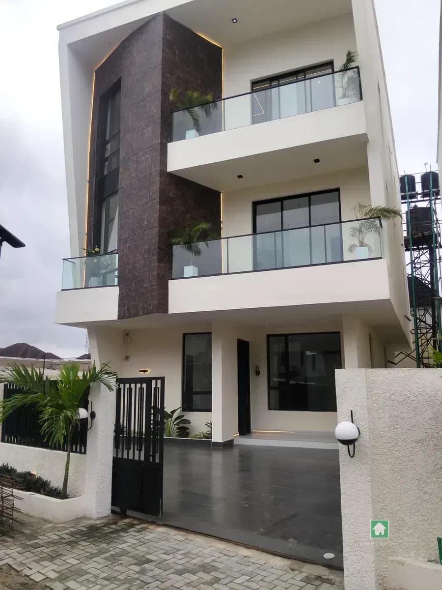 Detached Home in Lekki, 360sqm