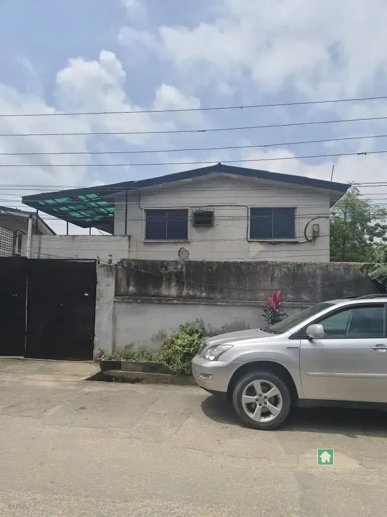 3 Bedroom Duplex + Boys Quarters for Rent in Ilupeju