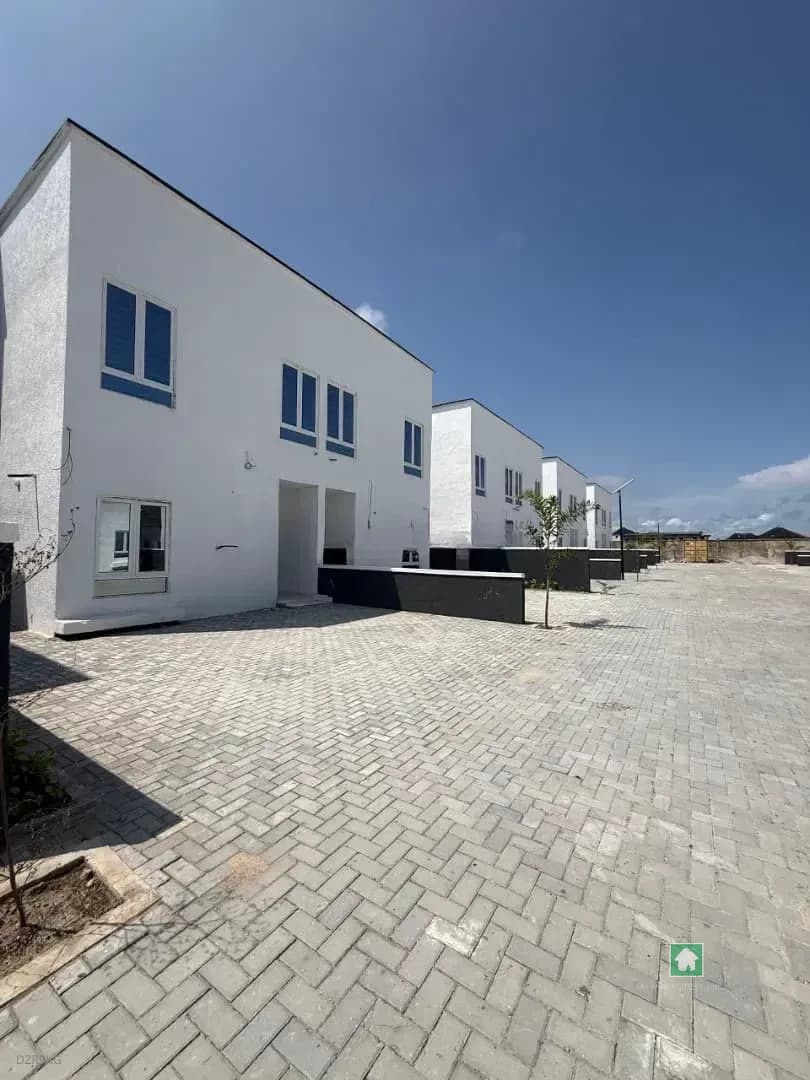 3 Bedroom Semi-Detached House in Eleko, Lekki Ibeju