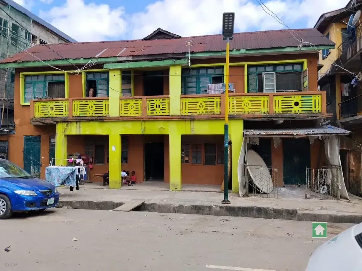 House in Fadeyi, Shomolu, Lagos - 6 Bedrooms, 650sqm Land