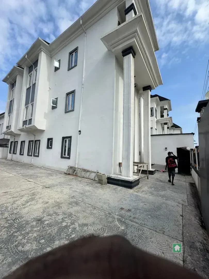 3-Bedroom Flat Apartment for Rent in Orchid Road, Lekki