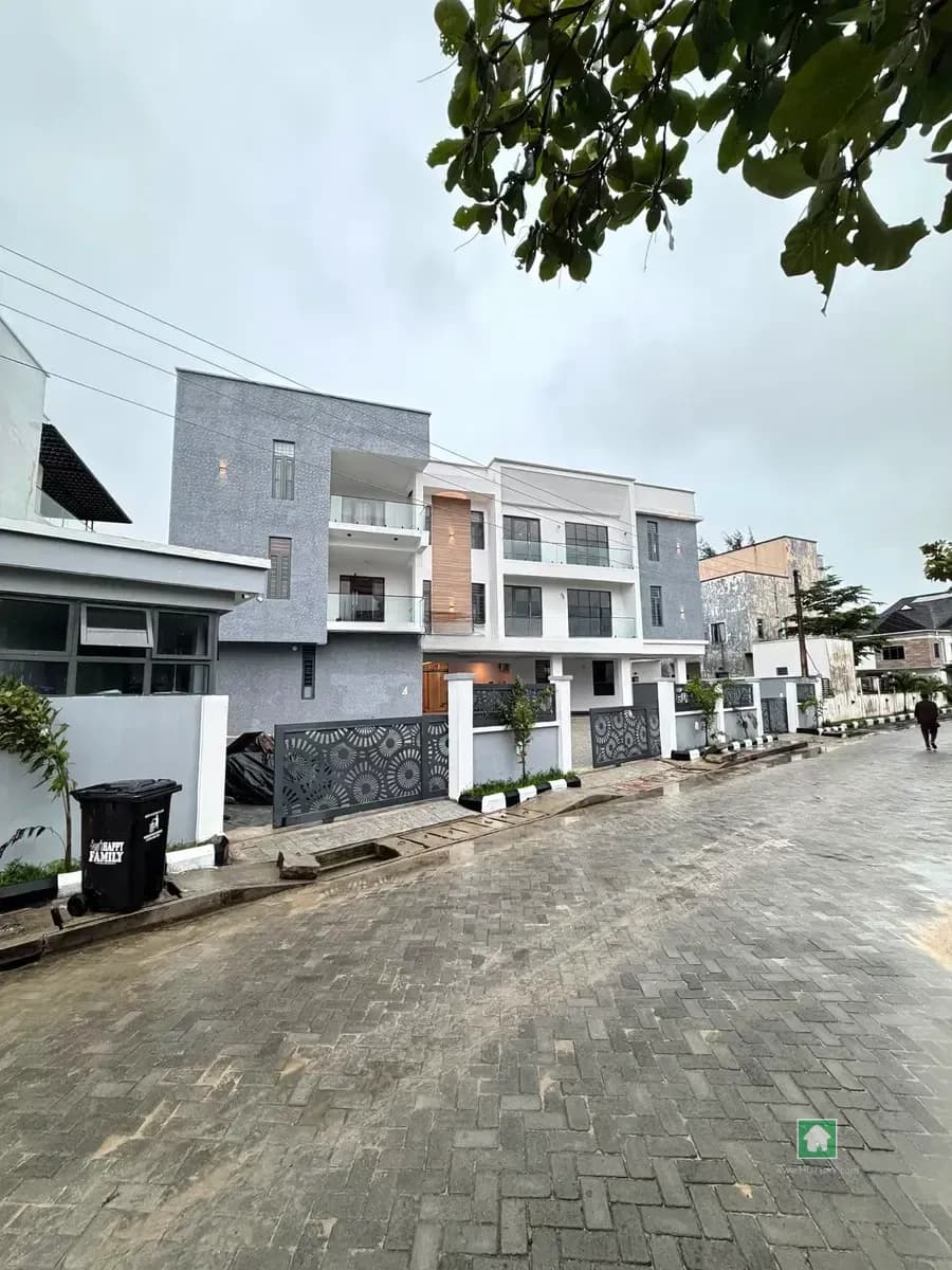 3 Bedroom Flat for Sale in Osapa, Lekki